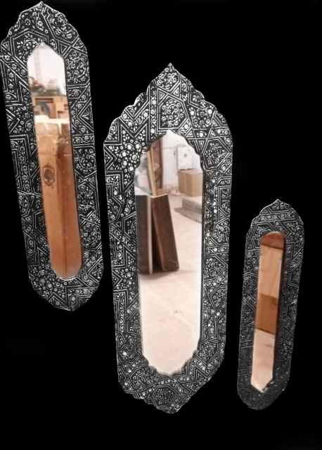 Traditional mirror set of 3 pcs.