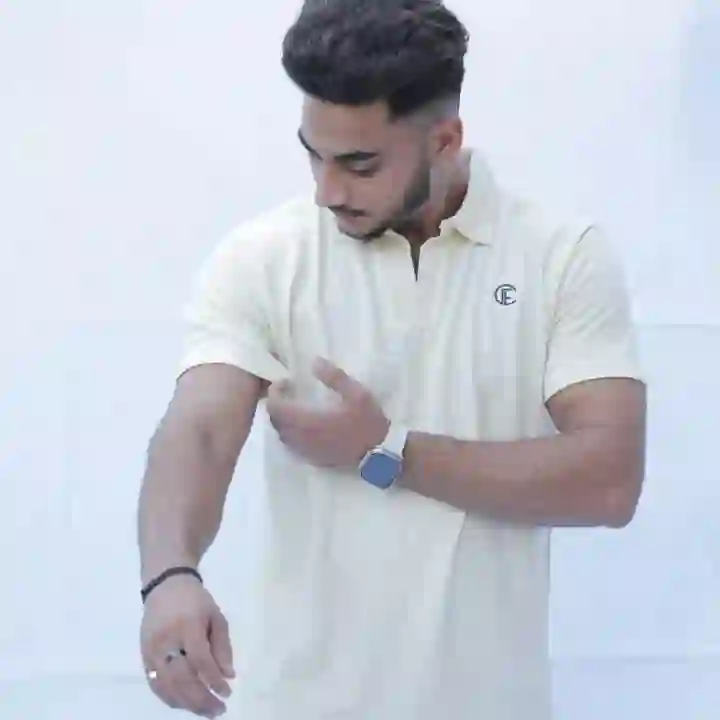 off white half seelves branded T_shirt