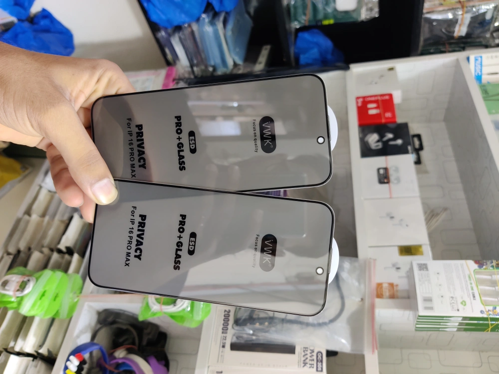 16 Pro Max VWK Privacy Glass