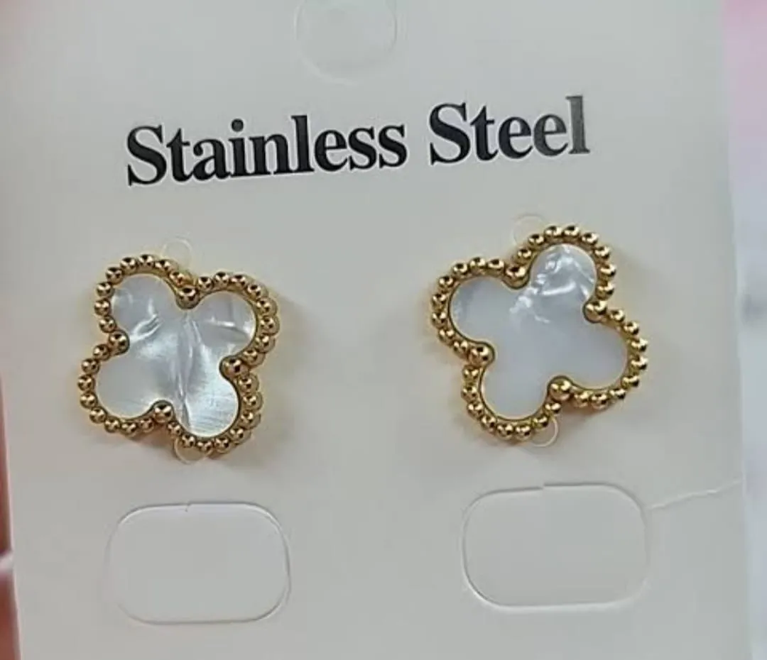 White clover earrings set.