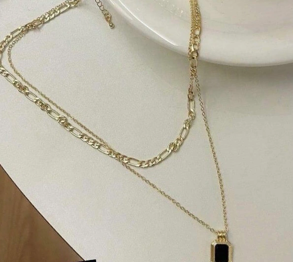 Lyered Chain Nectles