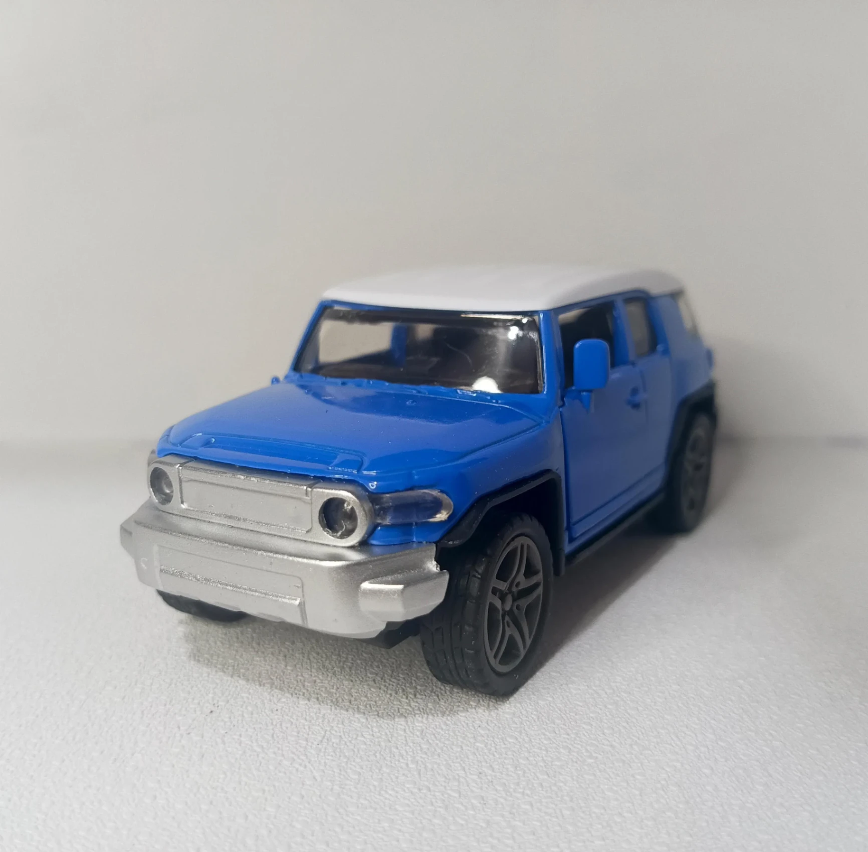 Diecast Metal Body Fj Cruiser Car with Light & Sound