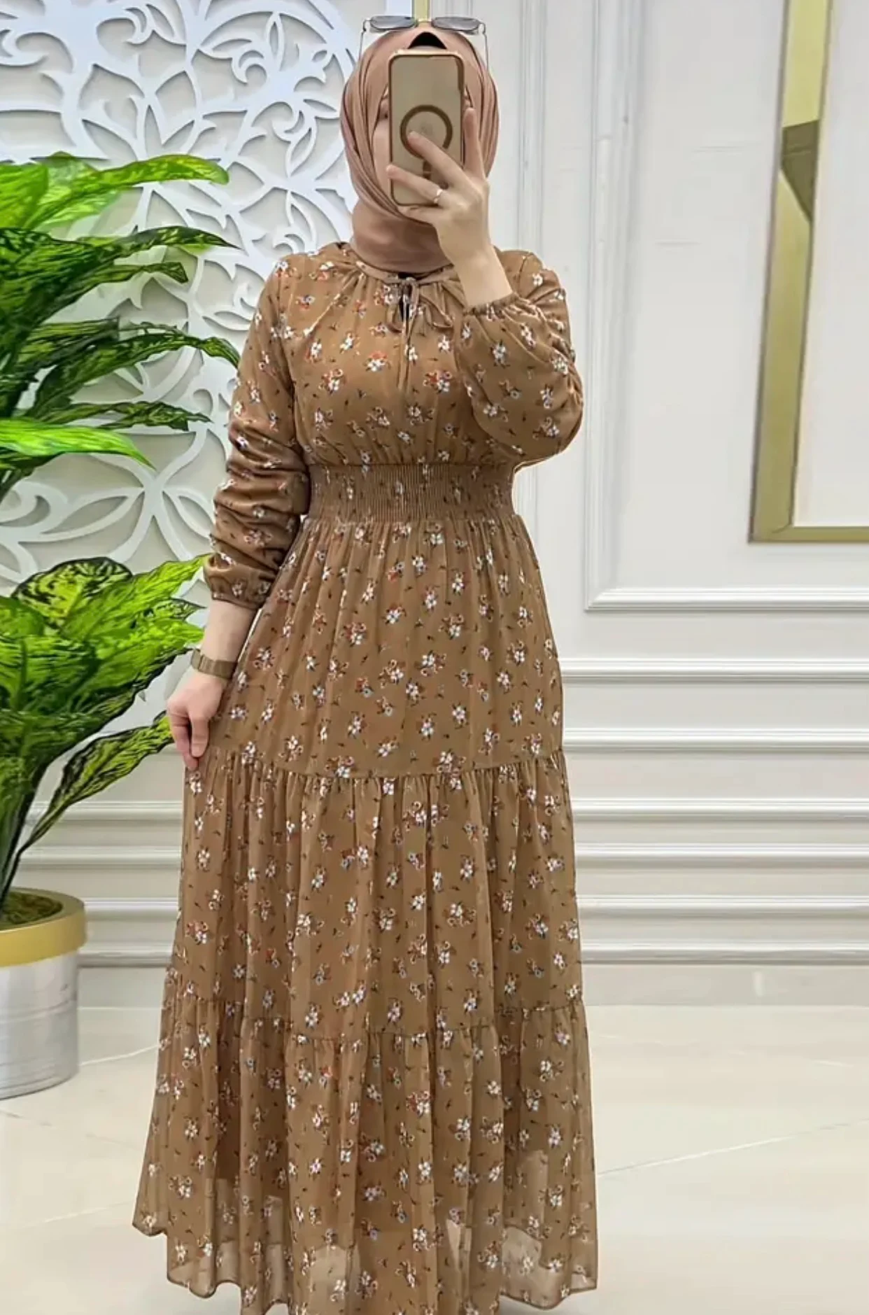 Luxurious Crew Neck Long Sleeve Abaya