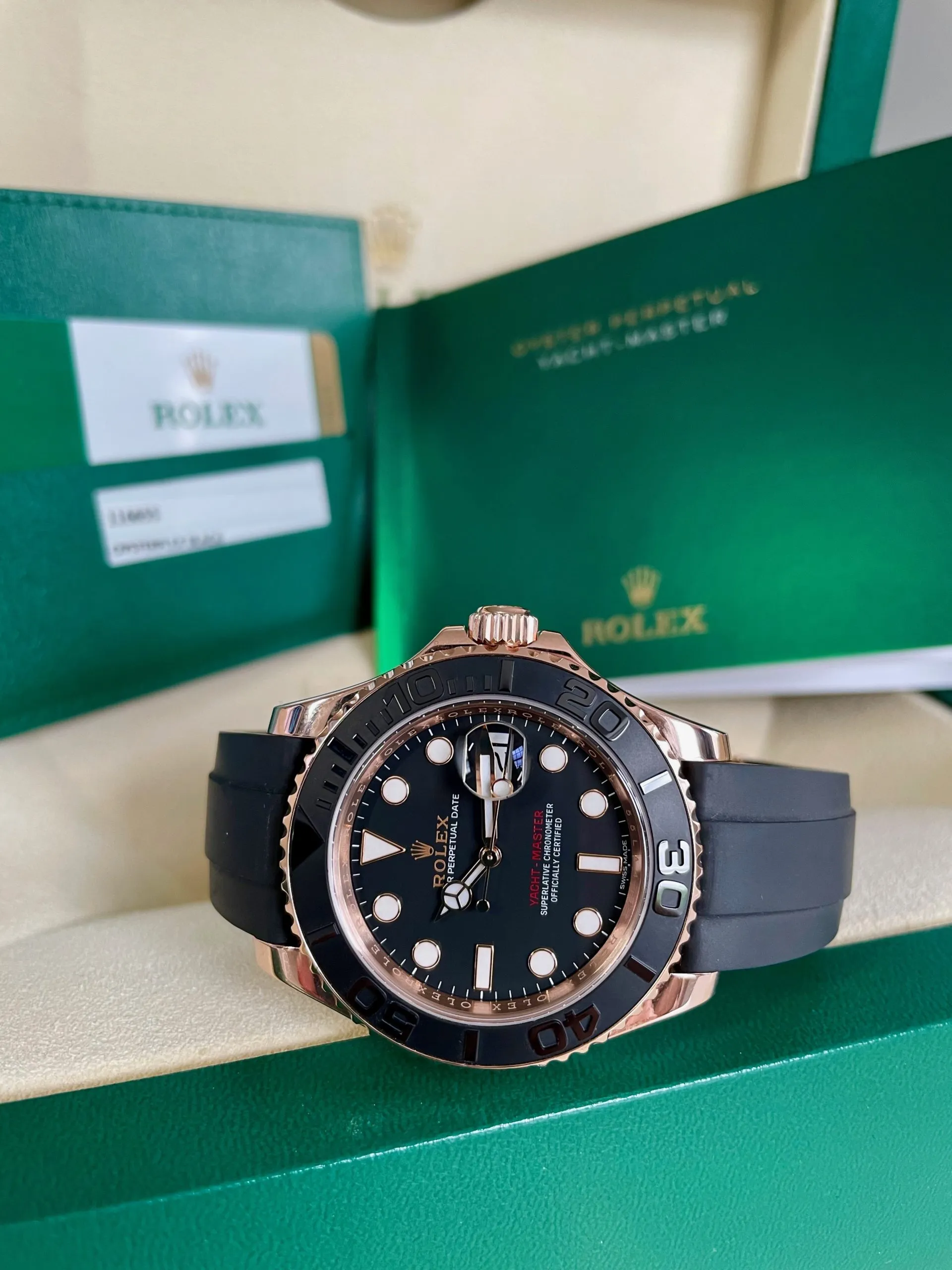 "Luxury Rose Gold Rolex Yacht-Master Watch with Black Rubber Strap – Swiss Chronometer for Men"