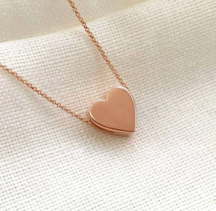 Dainty Golden Heart Necklace – Timeless Minimalist Elegance