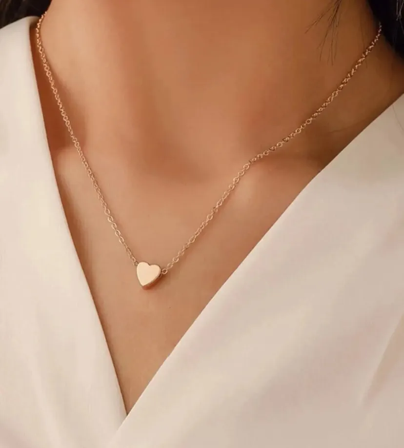 Dainty Golden Heart Necklace – Timeless Minimalist Elegance