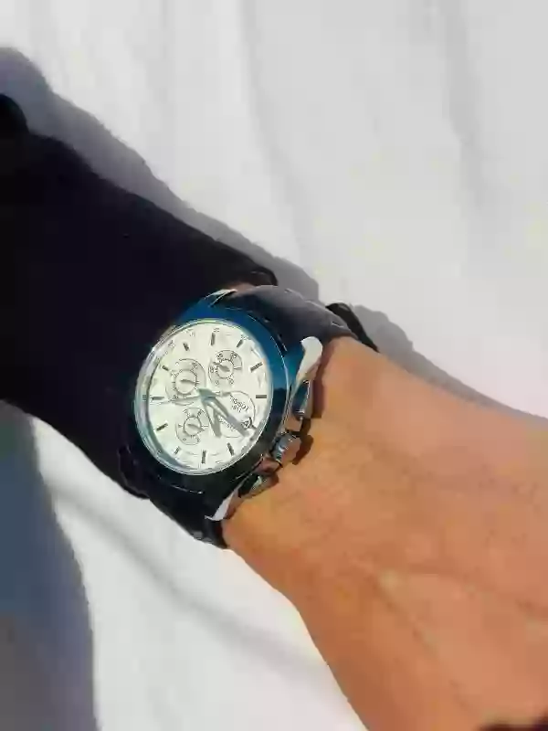 TISSOT WATCH
CHRONOGRAPH WORKING
PURE LEATHER STRAPS 
STAILNESS STEEL DAIL
SUPER MASTER LOCK
DATE AND TIME 
HIGH QUALITY 
BLACK STRAPS/ WHITE DAIL