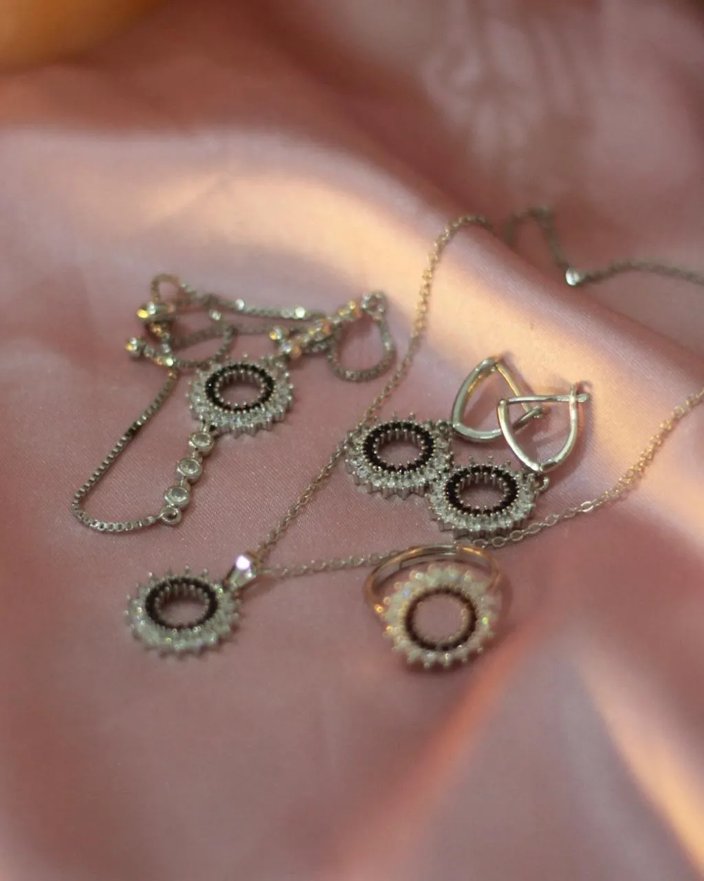 Ladies Necklace,Ring,Earings and Braceletes
