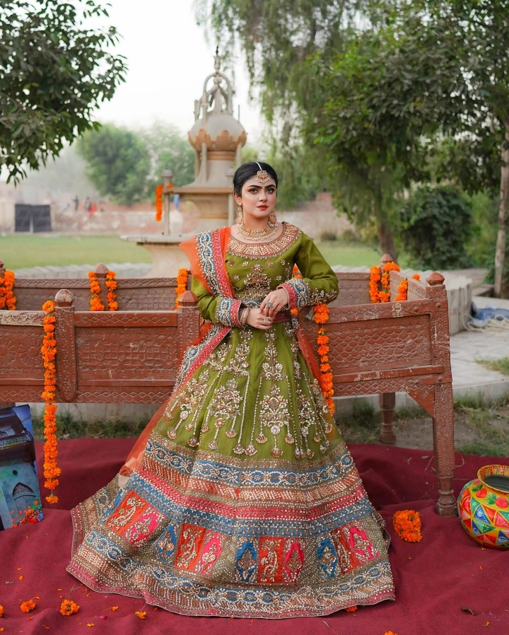 LAHNGA CHOLI