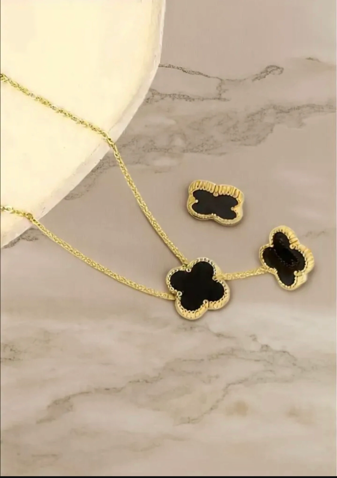 Flower Shaped Gold Plated Zircon Locket