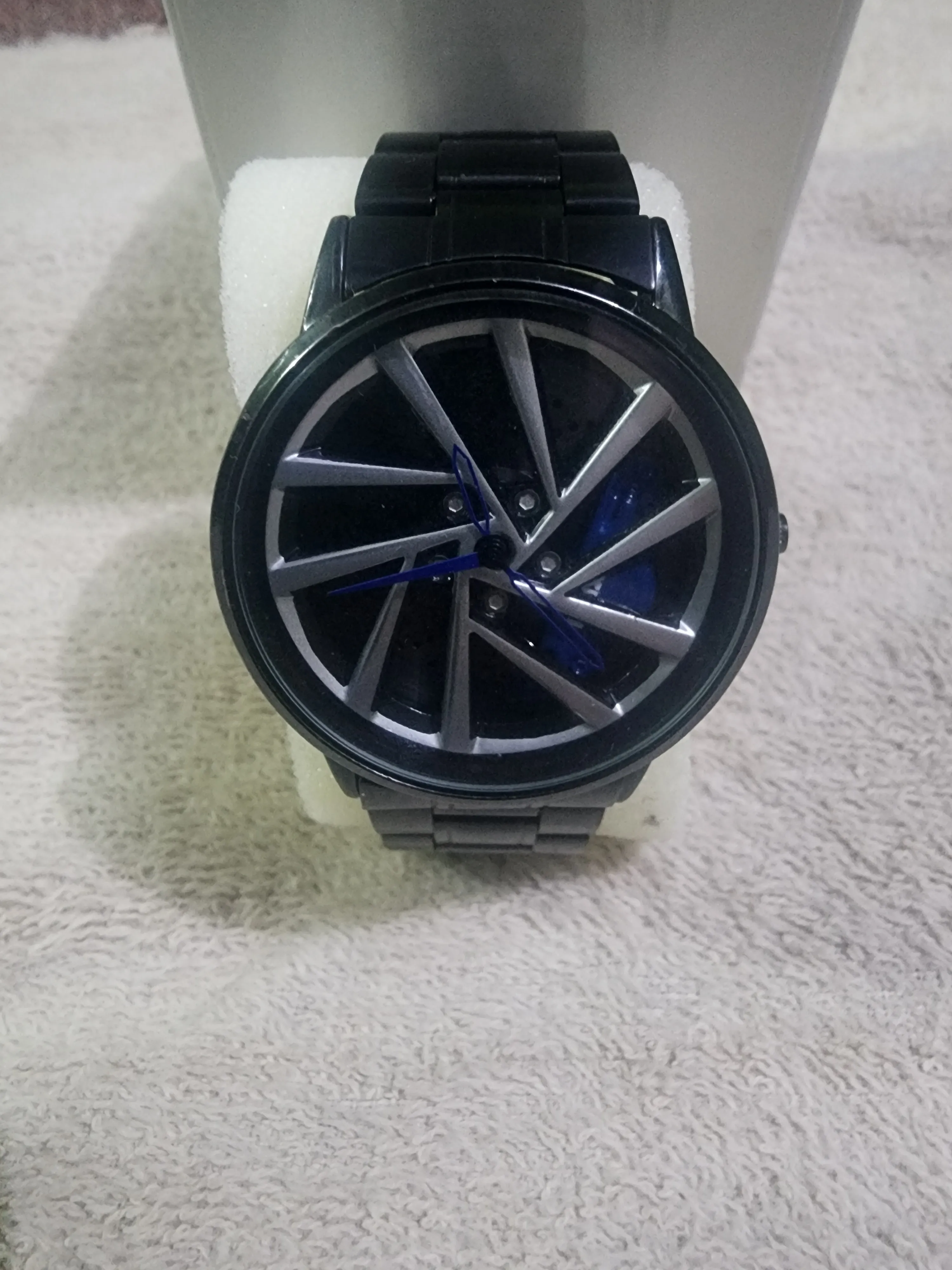 spining dial watch multicolor