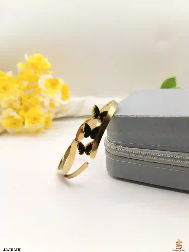 *_💎 `Fancy Beautifull Stainless Steel Handcuff For Her` 👰🏼‍♀️👩🏼‍💼_*