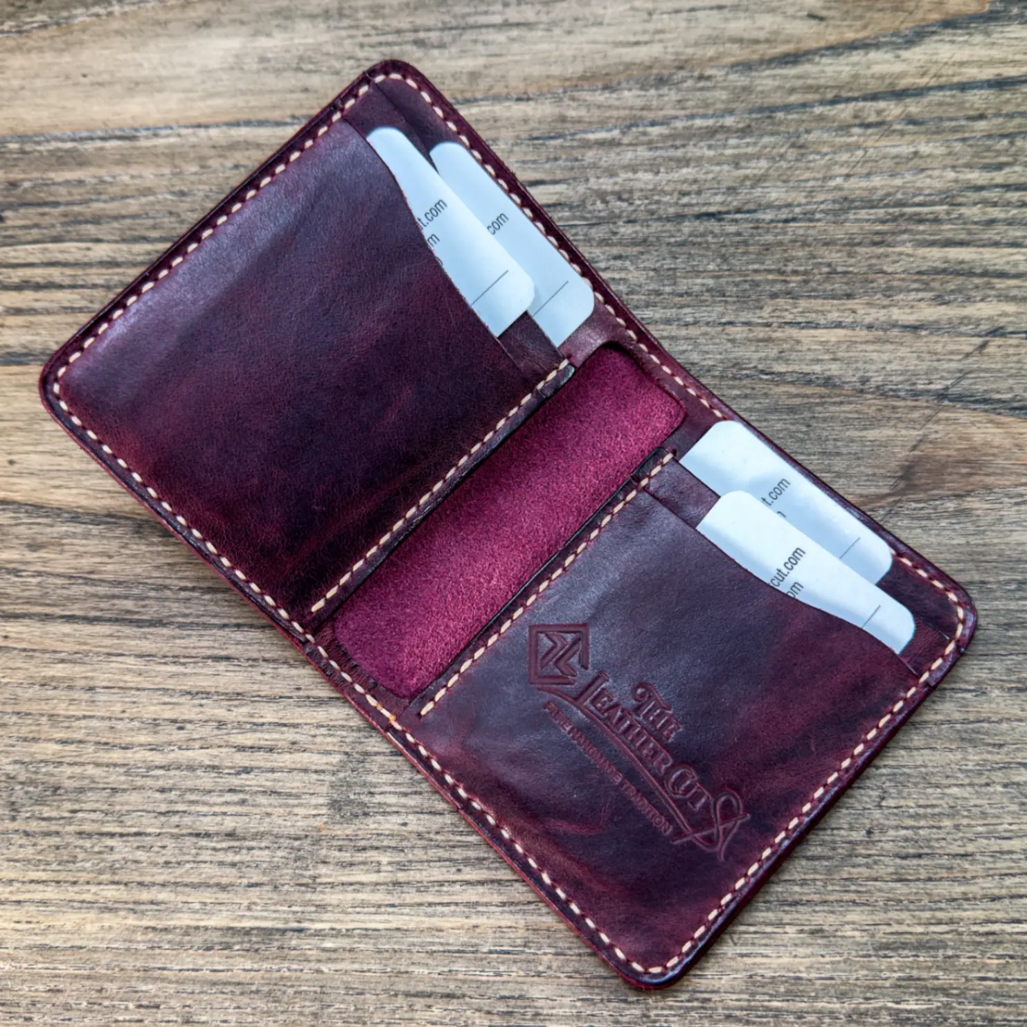 No. 27 verticle wallet bordo color